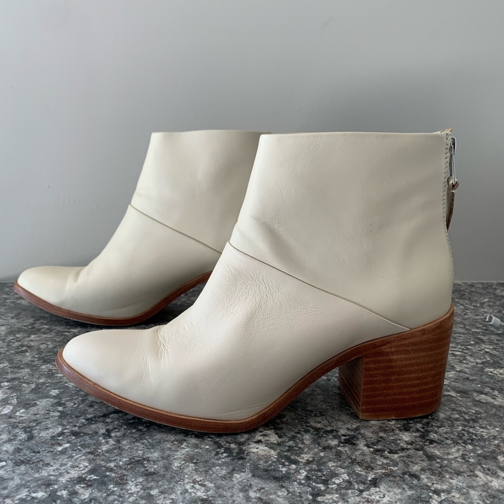 Nisolo Dari white leather ankle boot in Bone, size 9